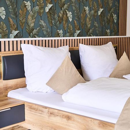 Hotel Maximo พินเนแบร์ก ภายนอก รูปภาพ