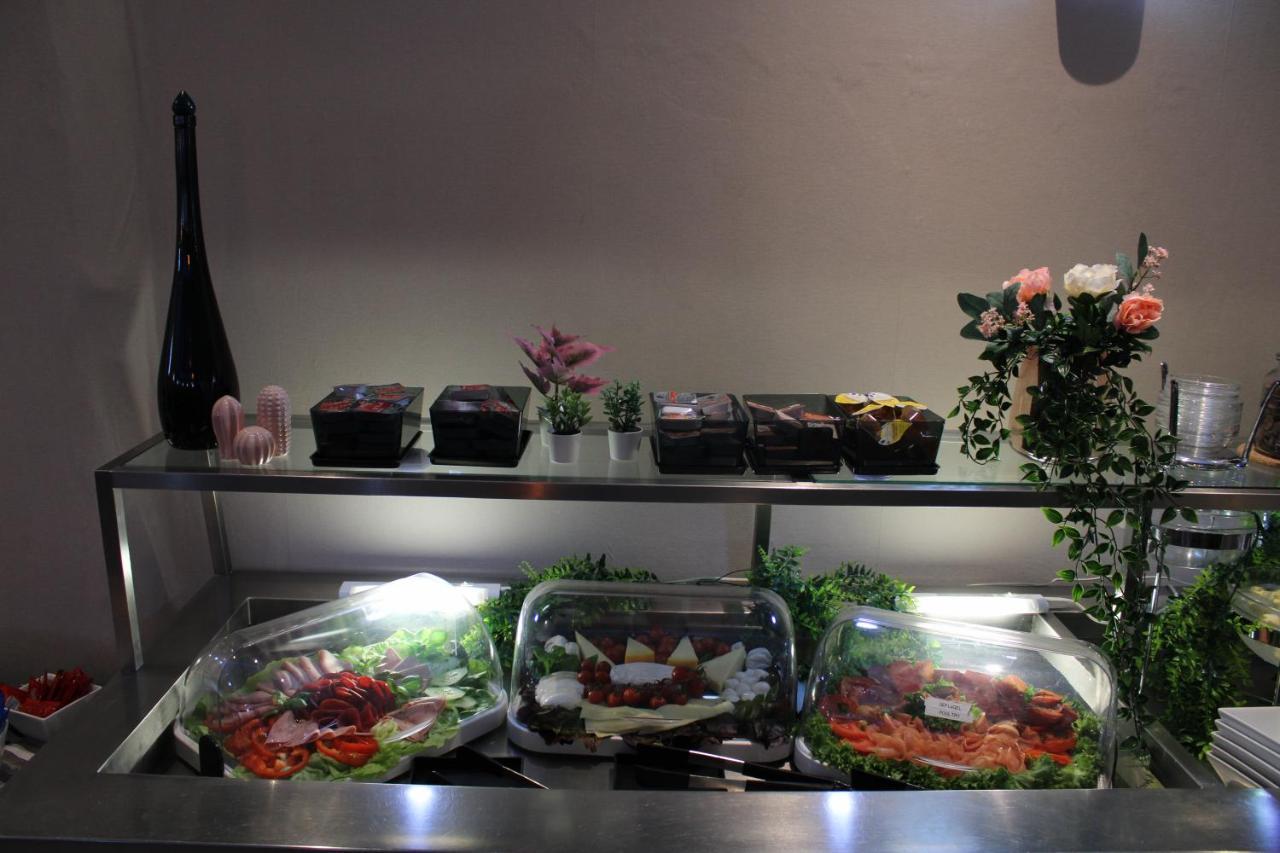 Hotel Maximo พินเนแบร์ก ภายนอก รูปภาพ