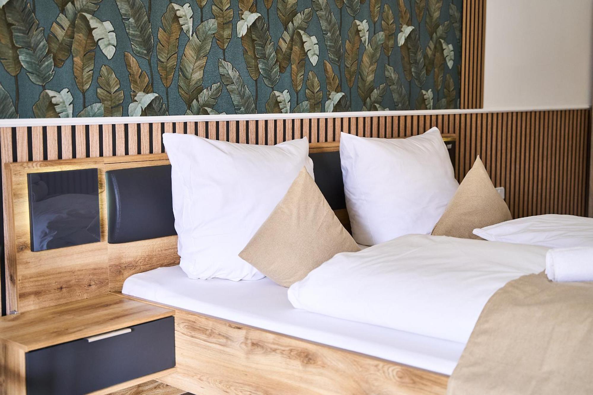 Hotel Maximo พินเนแบร์ก ภายนอก รูปภาพ