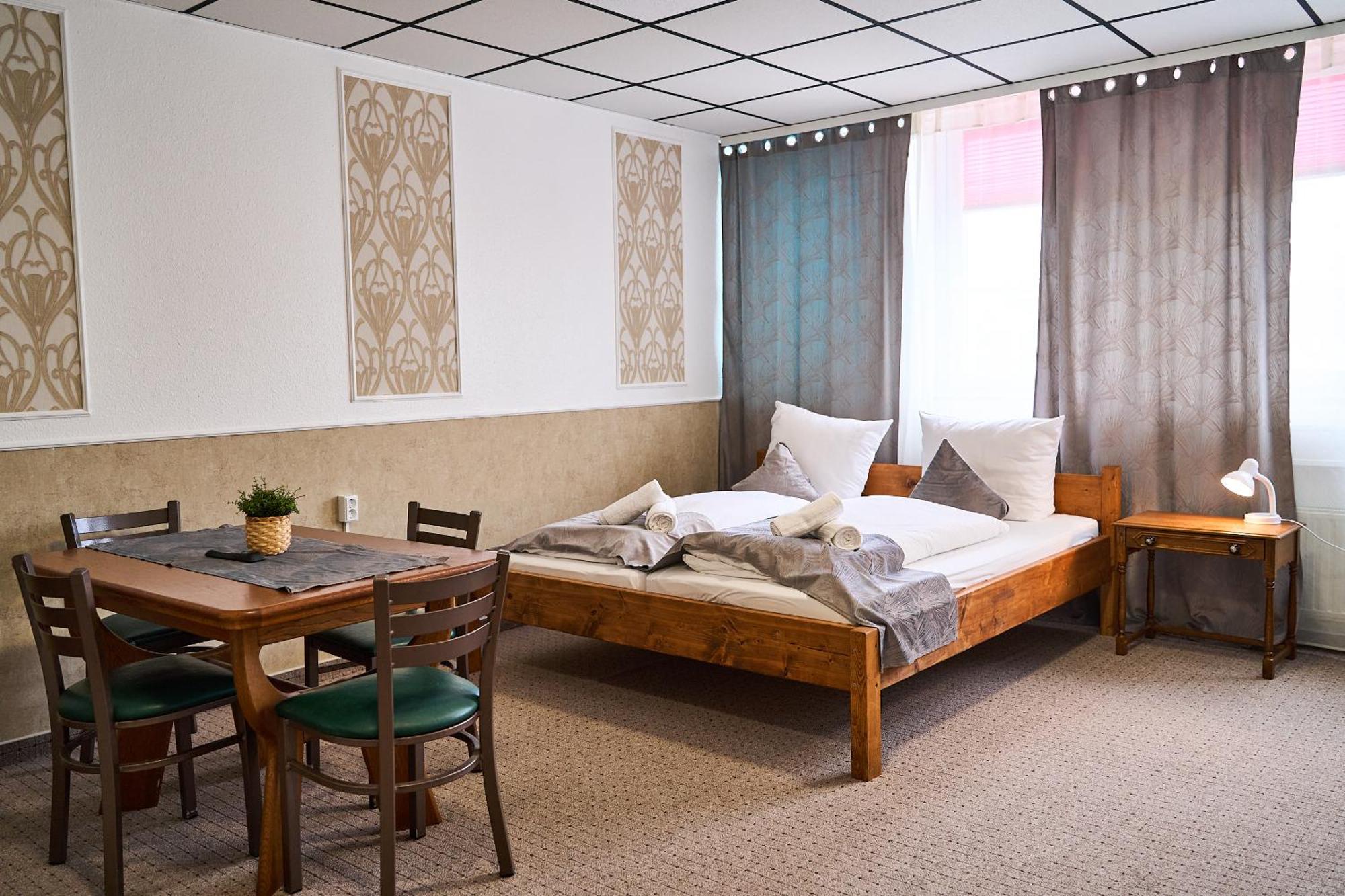 Hotel Maximo พินเนแบร์ก ภายนอก รูปภาพ