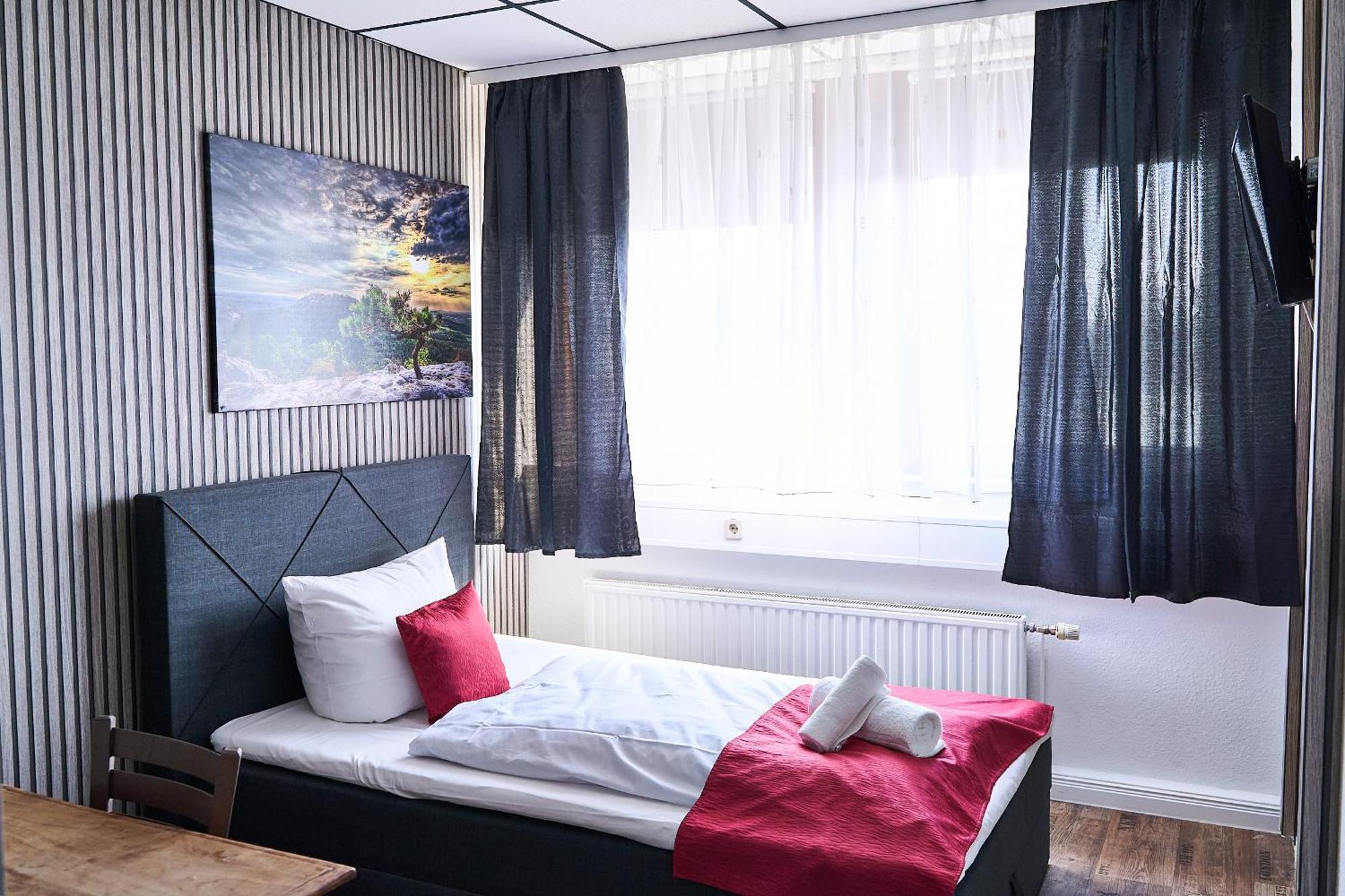 Hotel Maximo พินเนแบร์ก ภายนอก รูปภาพ