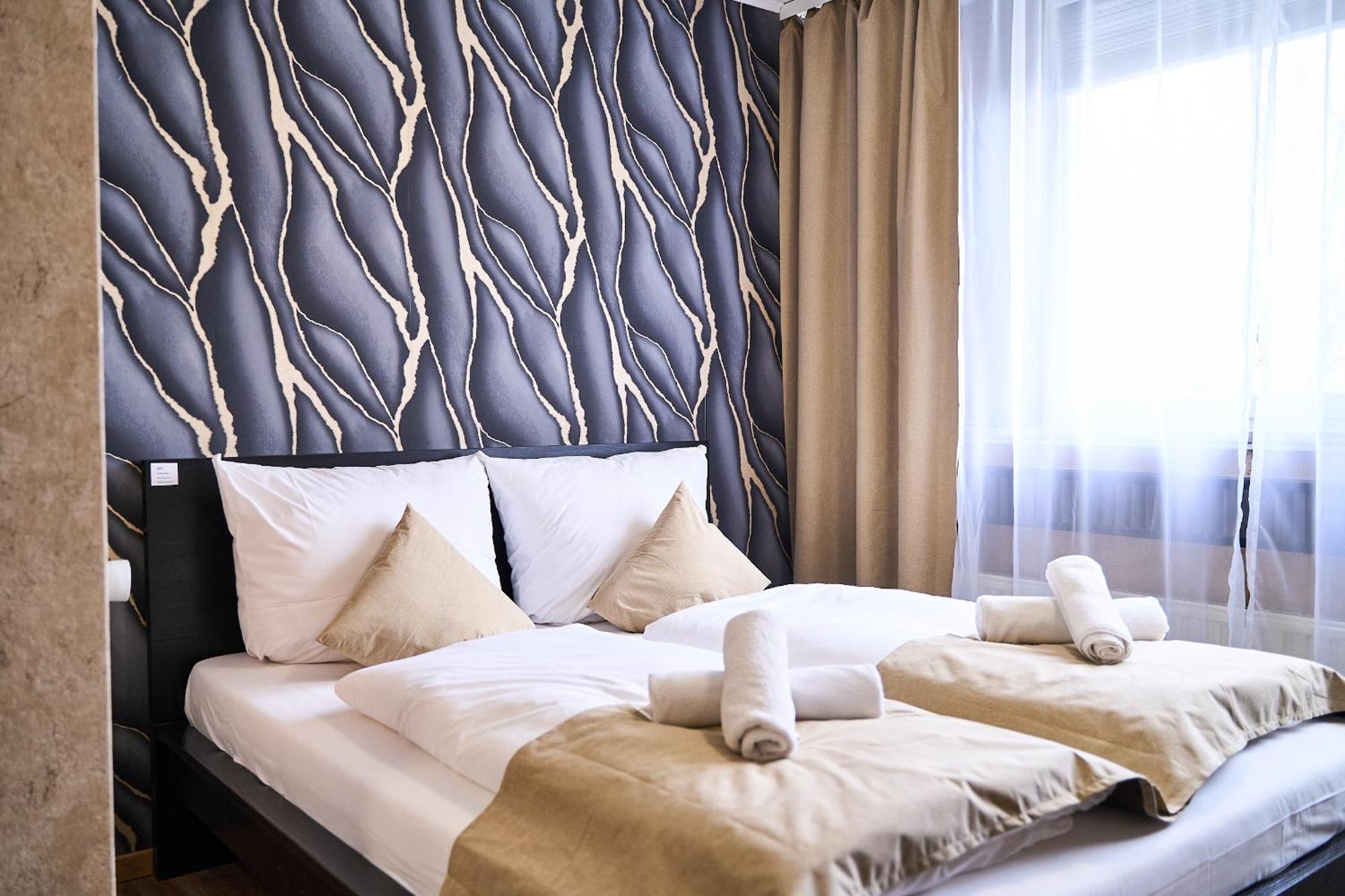 Hotel Maximo พินเนแบร์ก ภายนอก รูปภาพ