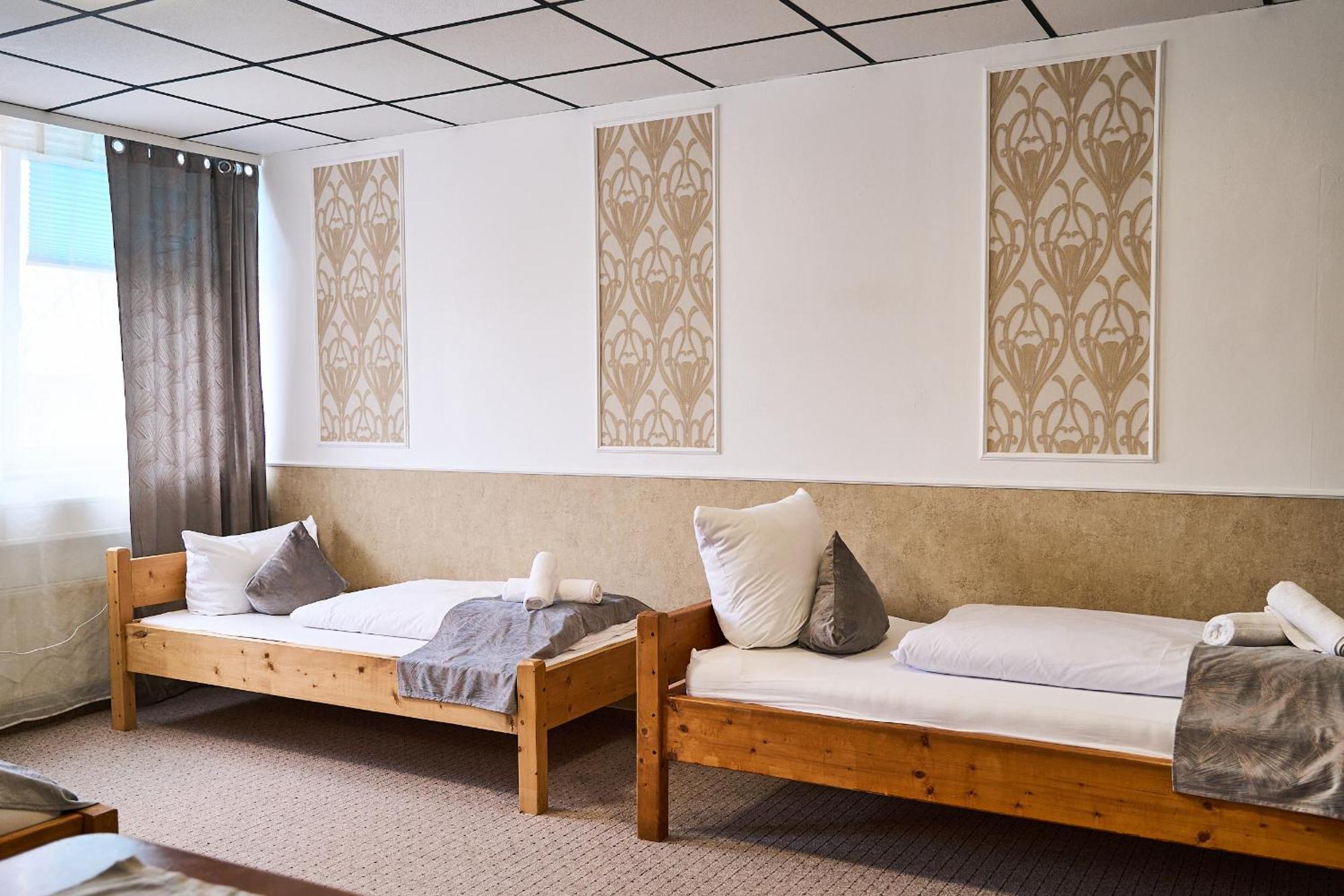 Hotel Maximo พินเนแบร์ก ภายนอก รูปภาพ