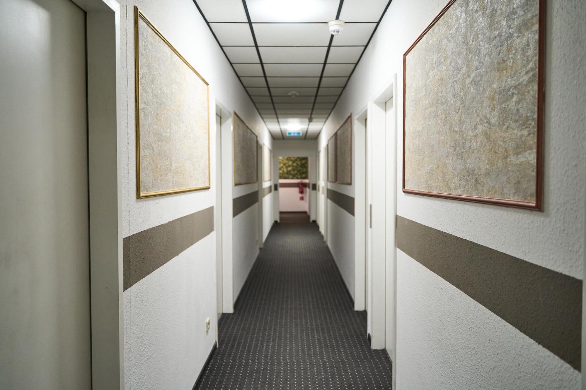 Hotel Maximo พินเนแบร์ก ภายนอก รูปภาพ