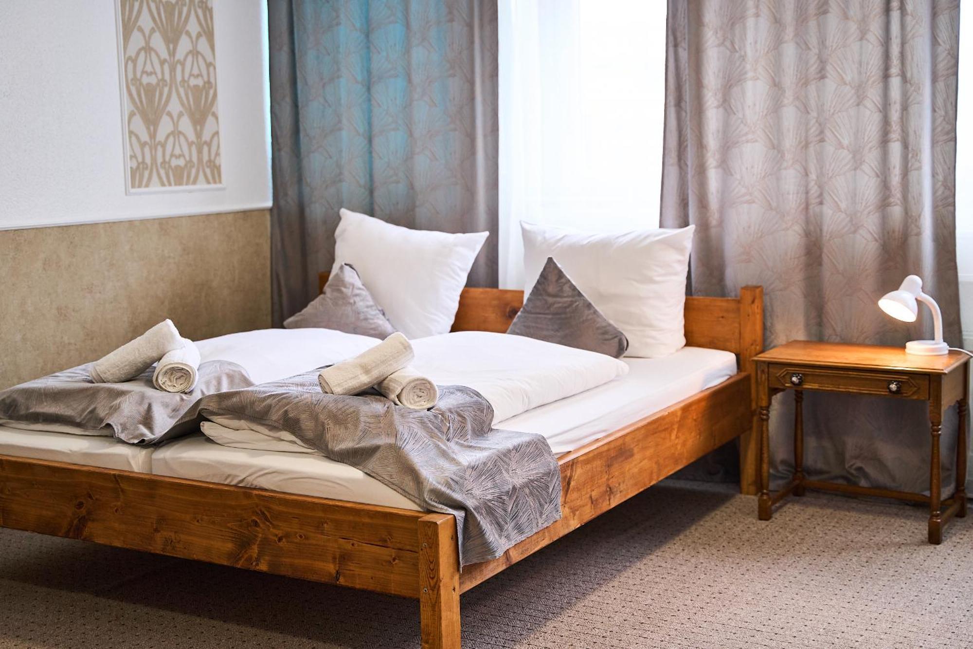 Hotel Maximo พินเนแบร์ก ภายนอก รูปภาพ