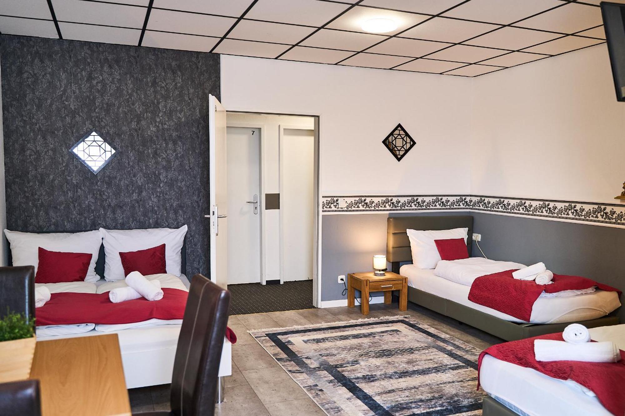 Hotel Maximo พินเนแบร์ก ภายนอก รูปภาพ