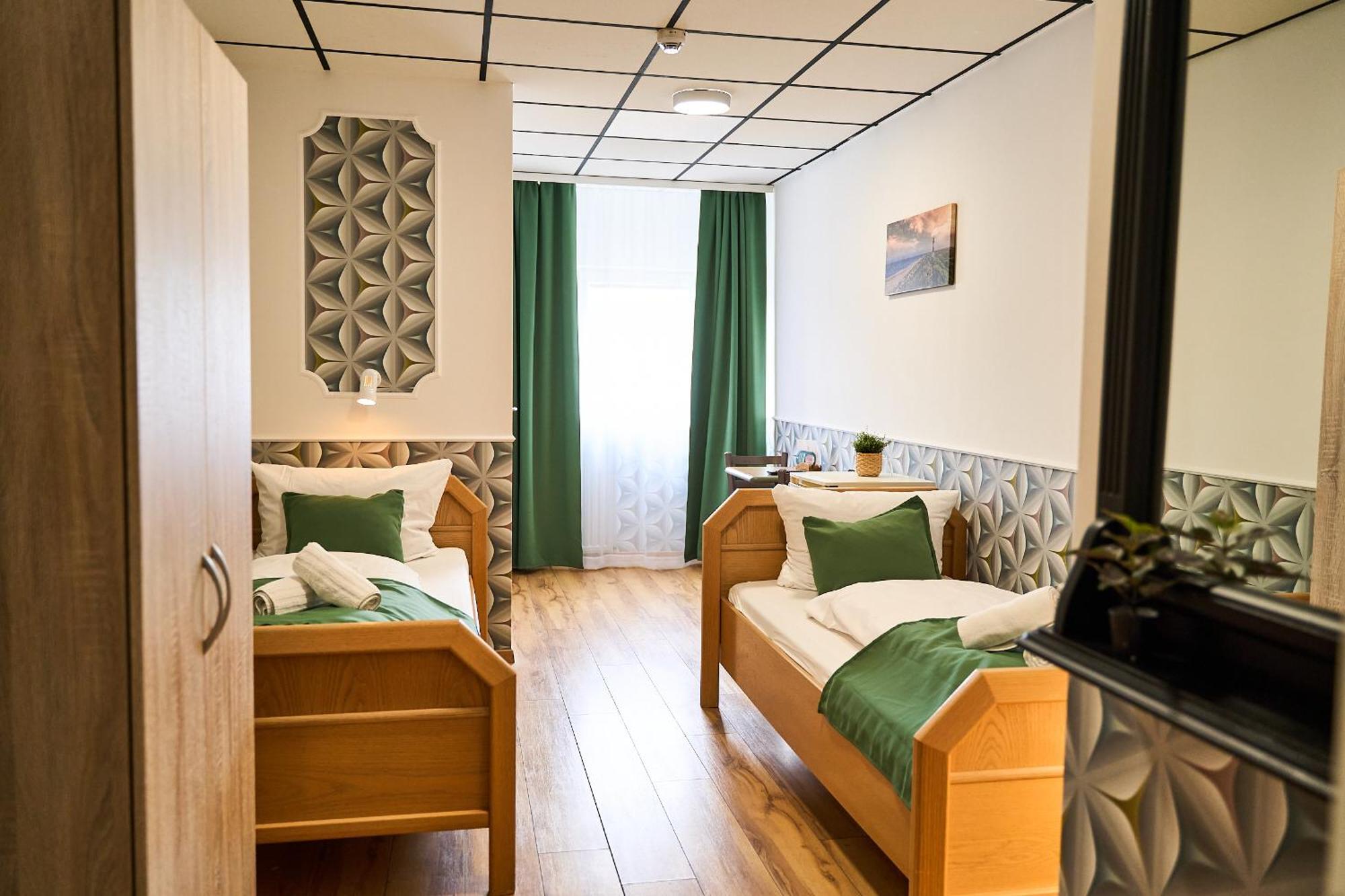 Hotel Maximo พินเนแบร์ก ภายนอก รูปภาพ